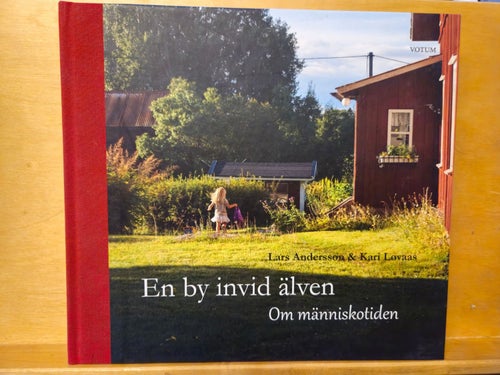 En by invid älven - om människotiden, Andersson & Lovaas
