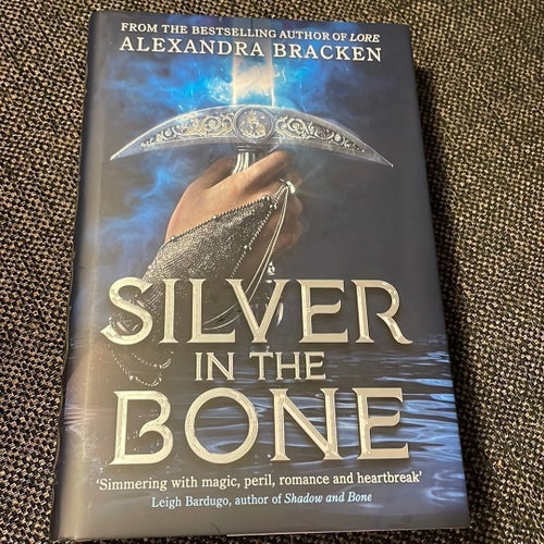 Silver in the Bone av Alexandra Bracken, FairyLoot Edition