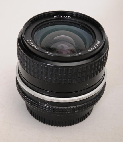 Nikon Nikkor 24 mm 1:2.8 AI objektiv