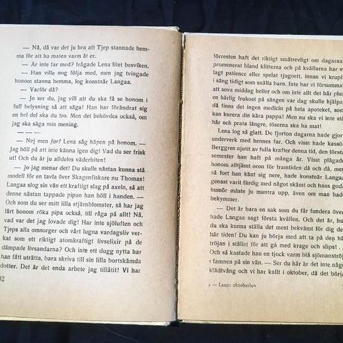 Lenas Oktoberlov 1952. Fin gammal ungdomsbok.