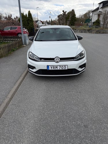 Volkswagen Golf R-Line