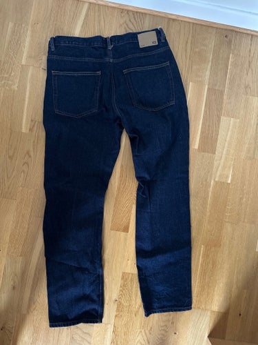 157 mörkblåa jeans, storlek W33 L32