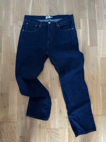 157 mörkblåa jeans, storlek W33 L32