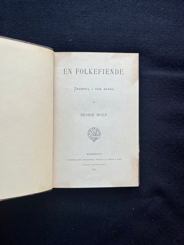 Henrik Ibsen – En Folkefiende – Originalupplaga 1882 i elegant halvskinnband