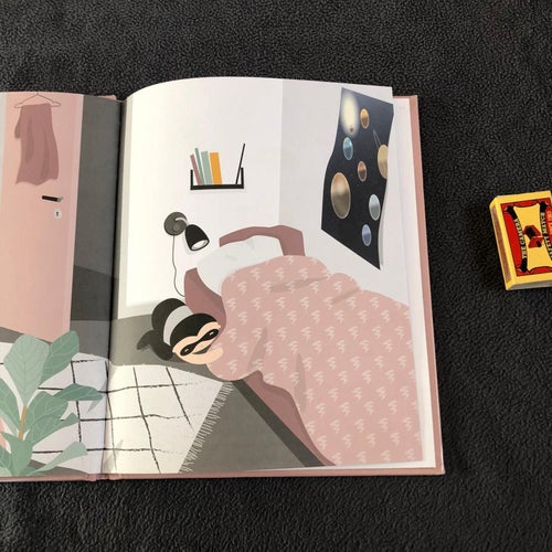 Hjälten Hjalmar klär på sig - Barnbok bilderbok. Amanda Thörn