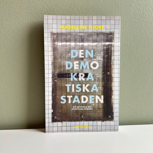 Den demokratiska staden - Madeleine Hjort - 2017 - Danskt band