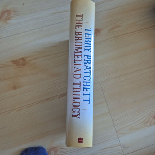 Discworld skivserie författaren The Bromeliad Trilogy av Terry Pratchett, 2003