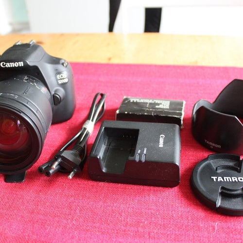 1200 d canon digital Systemkamera med tamron 28-200 mm objektiv i ny skick
