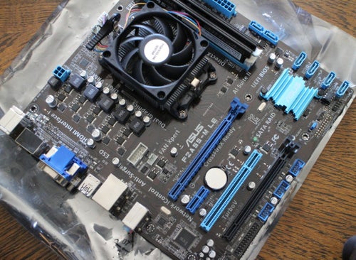 ASUS F2A55-M LE Moderkort med AMD A4-4000 APU och 8GB DDR3 RAM