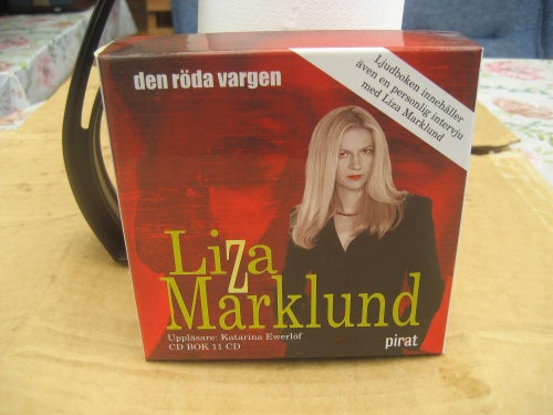 Liza Marklund: Den röda vargen (11 Cd)