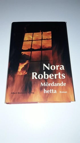 Nora Roberts - Mördande hetta (Inbunden)
