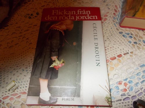 INBUNDEN BOK CECILE DROUIN FLICKAN FRÅN DEN RÖDA JORDEN