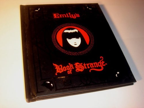 Emily's Book of Strange NY OLÄST INBUNDEN