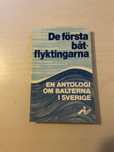 De första båtflyktingarna en antologi om balterna i Sverige /