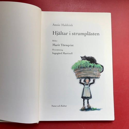 HJÄLTAR I STRUMPLÄSTEN Annie Makkink Marit Törnqvist 1998