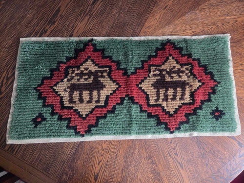 Ryamatta / väggbonad med stiliserade renar 37×77 cm