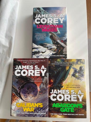 Första tre böckerna av "The Expanse" av James S. A. Corey