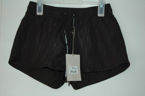 Nya Peak Performance träningsshorts W technymsh i färgen svarta och i storlek XS