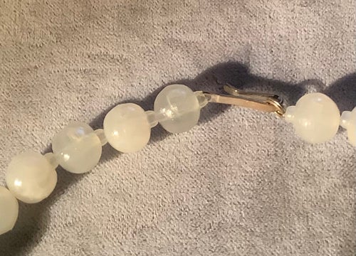 Vintage halsband med dubbla rader av vita pärlor (3954)