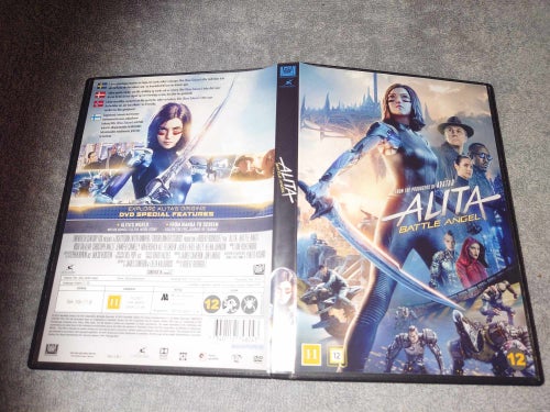 Alita (av Robert Rodriguez med Christoph Waltz, Jennifer Connelly)