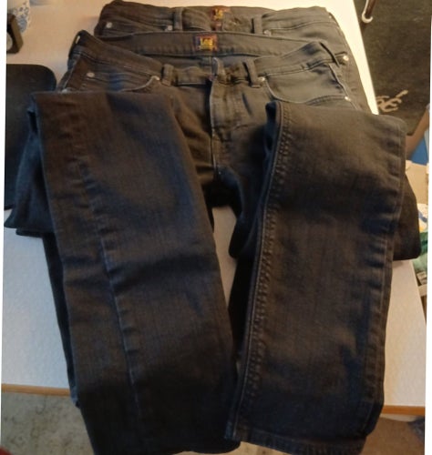 Två par svarta Lee jeans strl W31 L32