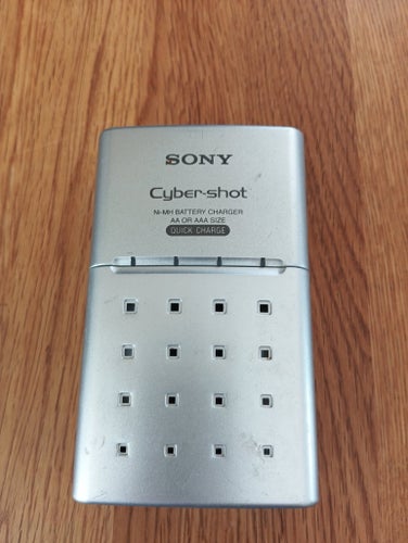 Sony Cybershot Batteriladdare