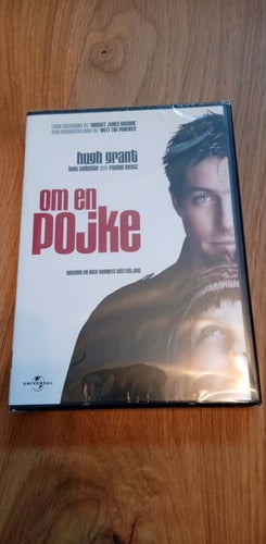 DVD - OM EN POJKE - INPLASTAD MED SVENSK TEXT I FILMEN