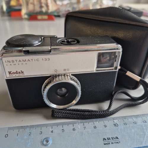 Kodak Instamatic 133 + originalväska – Vintage retro samlarobjekt