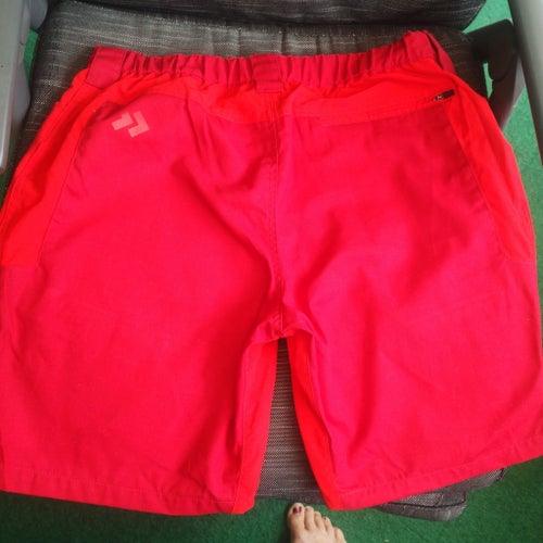 Nya röda shorts från Lager 157. Strl L