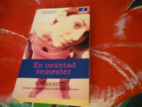 BOK, 2 STYCKEN POCKET BÖCKER, MARIAN KEYES: EN OVÄNTAD SEMESTER, ÅSNE SEIERSTAD:
