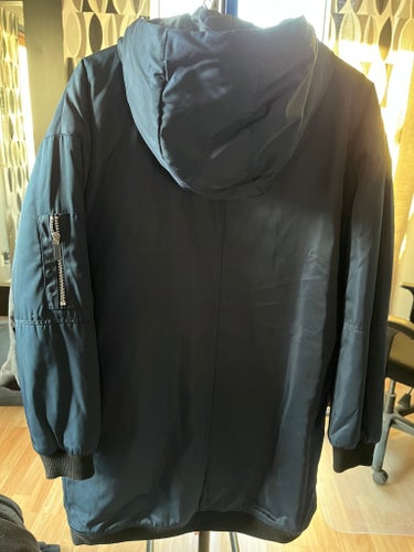 Vila Clothes blå lång bomberjacka, storlek M
