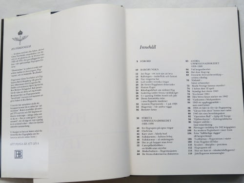 Att flyga är att leva : Flygvapnet 1926-1976 av Gösta Norrbohm, Bertil