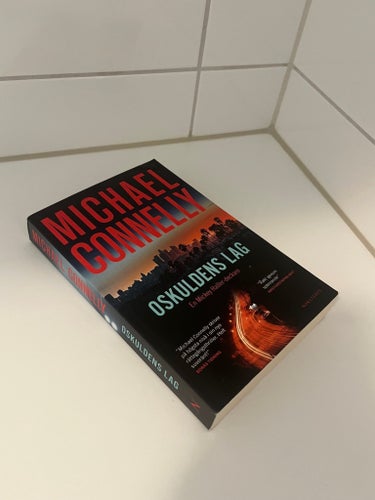 Oskuldens lag av Michael Connelly (Storpocket)