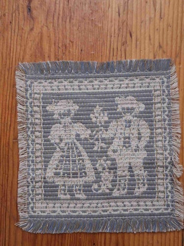 Vävd duk med frans 18 cm x 17 cm