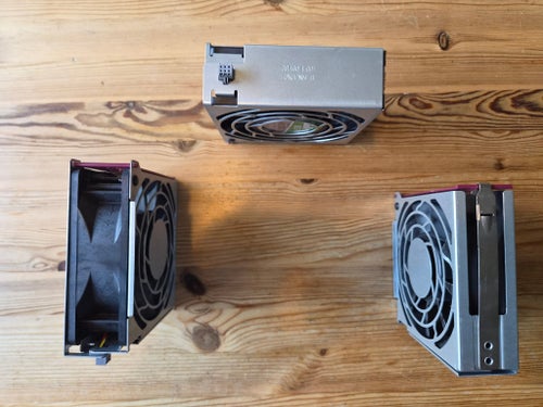 3st Nidec Beta V VA450DC (modell V35633-94) serverfläktar