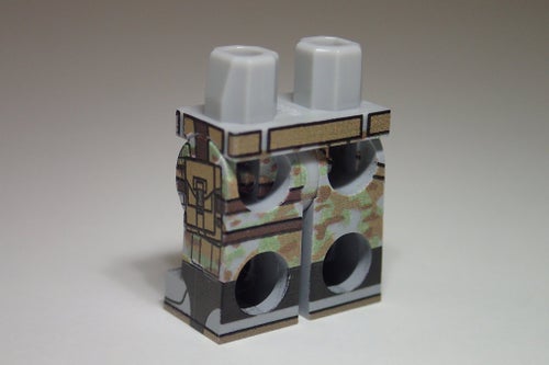 Custom LEGO minifigurdel - Detaljerade soldat ben (ljusgrå)