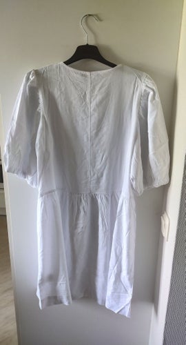 vit klänning, storlek M