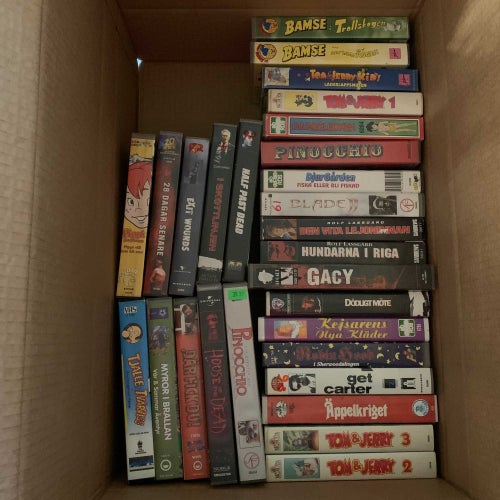 Blandade VHS Filmer Stor Låda Film Paket Samling Retro Klassiker Video Kassett