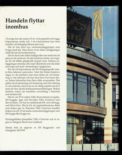 Handeln flyttar inomhus (Rikt illustrerad, se bild för info)