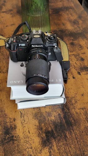Nikon F-301 kamera med zoomobjektiv
