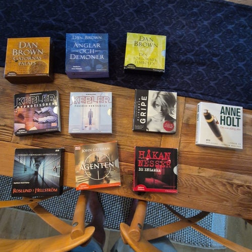 Ljudböcker av Dan Brown, Kepler, John Grisham, Håkan Nesser, Anne Holt, Roslund