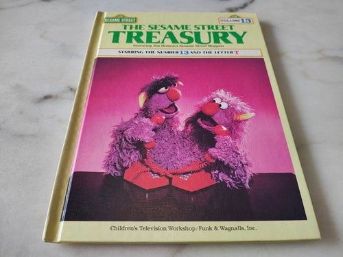 The Sesame Street Treasury: Volume 13 publicerad av Funk & Wagnalls - Inbunden