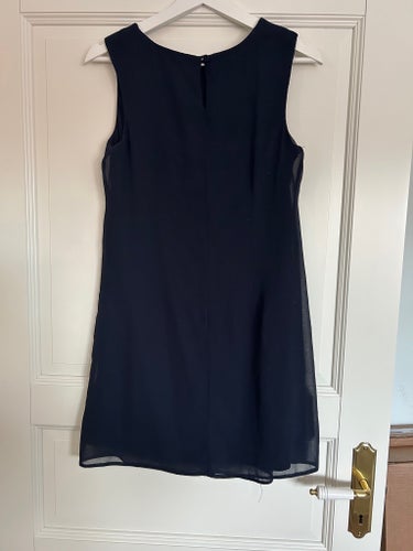 Mörkblå/marinblå klänning storlek 40 (M medium)