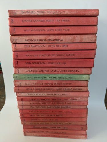 22 st flickböcker / hästböcker – B.Wahlströms Flickbocker