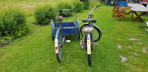 Victoria med Fram cykel och Monark flakcykel