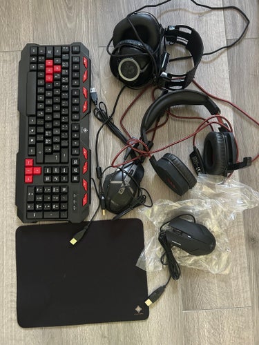 Gamingpaket med tangentbord, möss och hörlurar