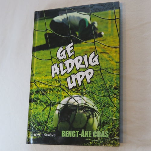 Ge aldrig upp av Bengt-Åke Cras