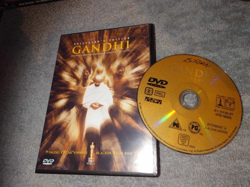 Gandhi (Ben Kingsley, Martin Sheen)