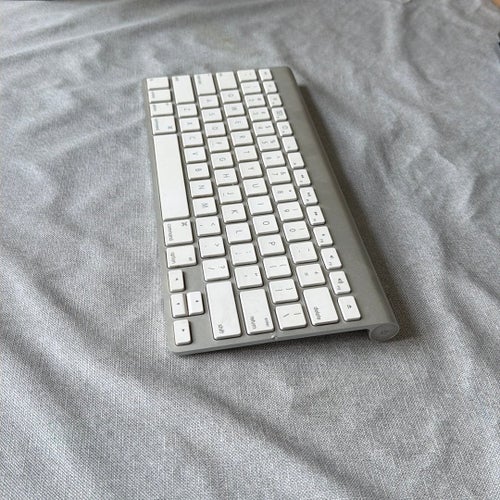 Apple trådlöst engelskt tangentbord A1314