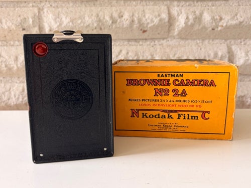 Vintage kamera. Kodak. Brownie camera 2A.